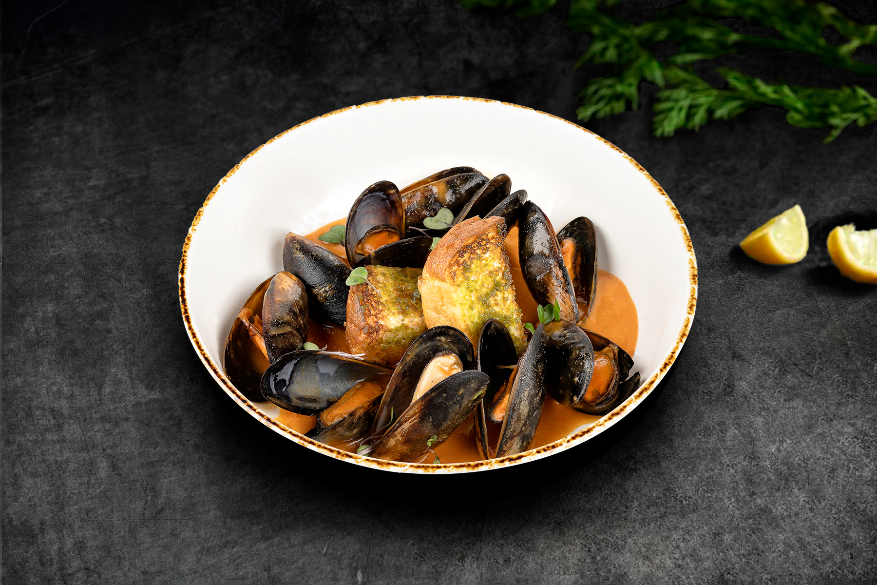 Соте из мидий в соусе Том ям